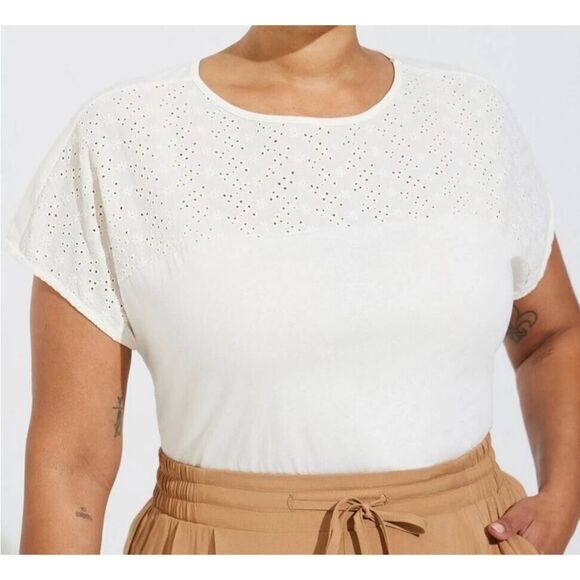 Torrid Cotton Eyelet Inset Dolman Short Sleeve Tee Plus Size 2 2X - Picture 1 of 11